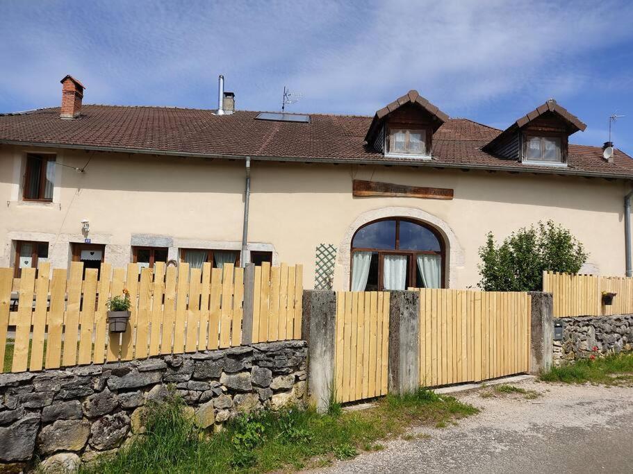 Les Cabanes De Pellier Charcier Eksteriør billede